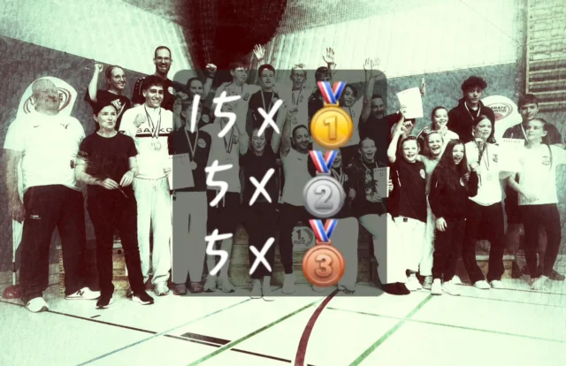Medaillenregen für starke Saikos

Bei den Landesmeisterschaften Mecklenburg Vorpommern belegen unsere Sportler Platz 1 im Gesamtbetrag. Wir hatten Spaß und nehmen Motivation aber auch wichtige Erkenntnisse mit! 

Danke an alle, die sich an der gelungenen Meisterschaft beteiligt haben.

#landesmeisterschaft #regionals #mv #KarateunionMV #SaikoKarate #karate #kata #kumite #motivation